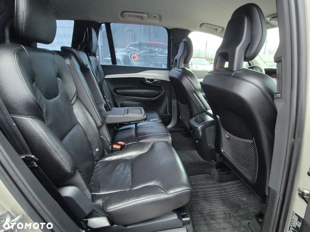 Volvo XC 90 D5 AWD Geartronic Momentum - 29