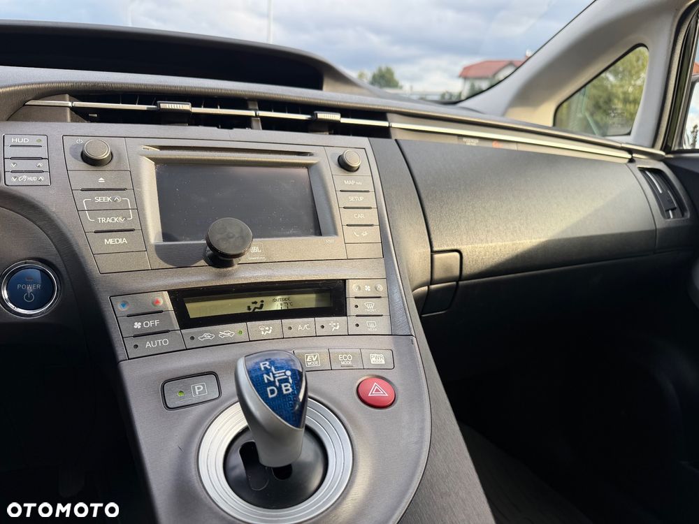 Toyota Prius 1.8 HSD Prestige - 11
