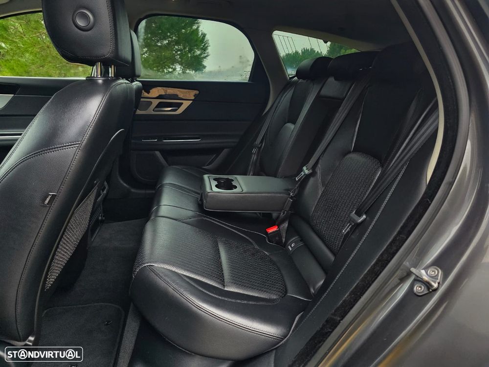 Jaguar XF Sportbrake 20d Aut. Prestige - 17