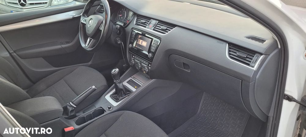 Skoda Octavia 1.4 TSI AMBITION - 9