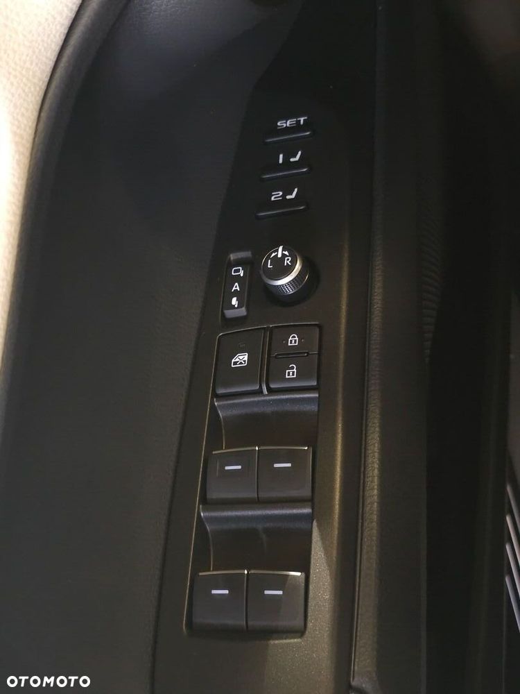 Toyota Camry - 13