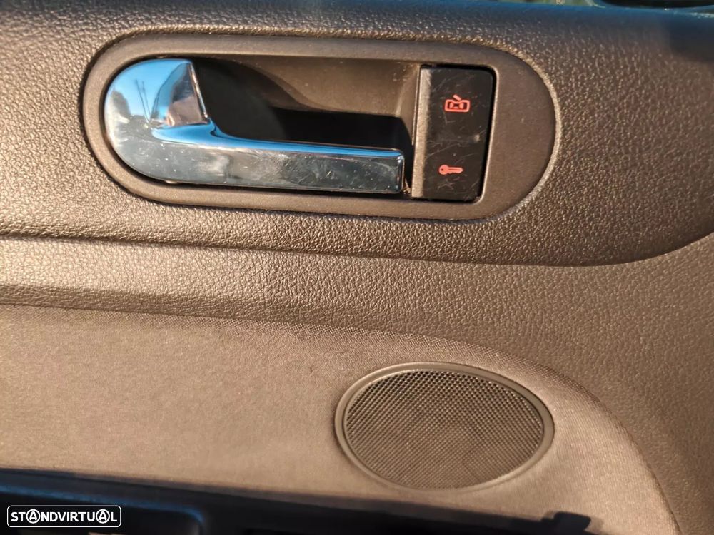 VW Golf Plus 2.0 TDi Confortline - 25