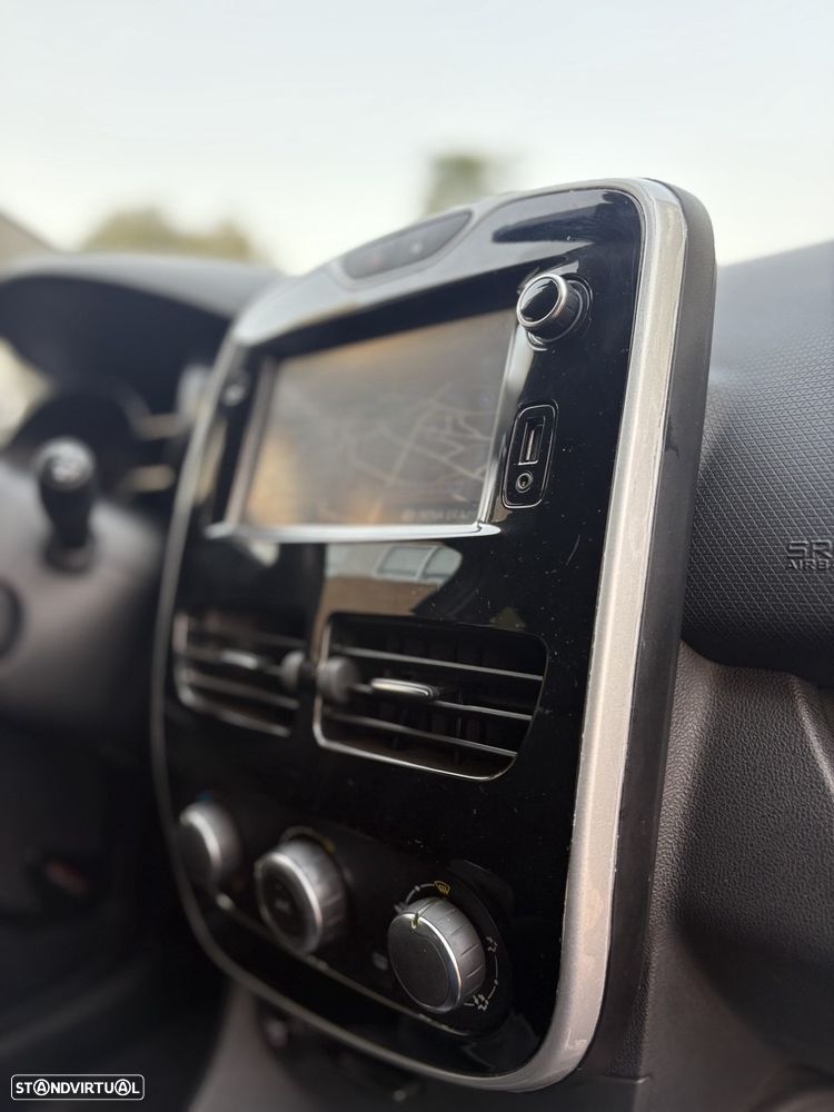 Renault Clio 0.9 TCe Limited Edition - 17