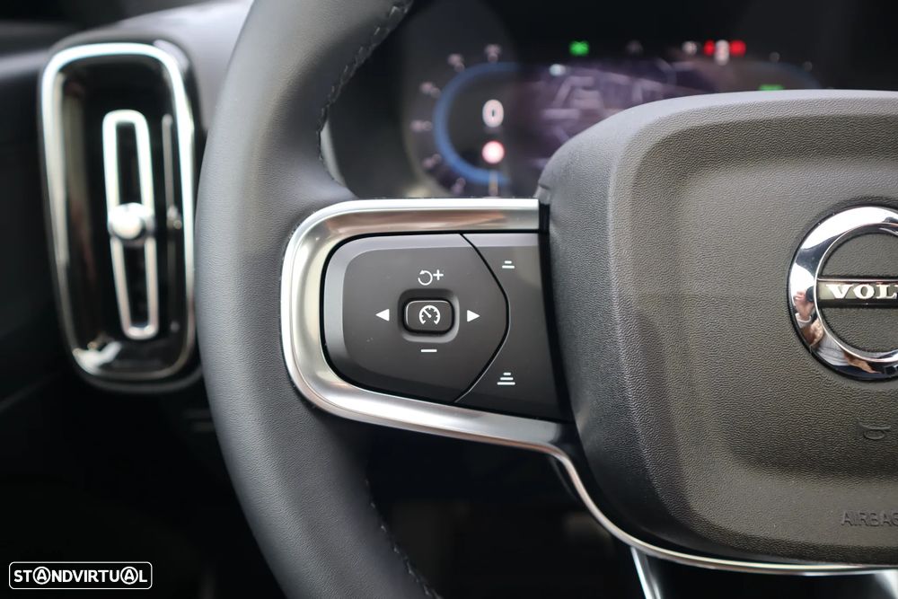 Volvo C40 Recharge Twin Motor Plus - 32