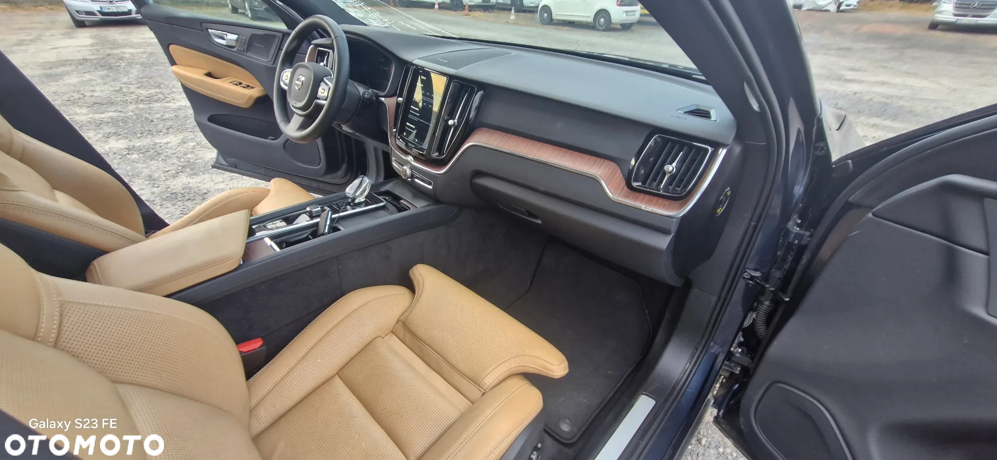 Volvo XC 60 T8 AWD Plug-in Hybrid Plus Black Edition - 27