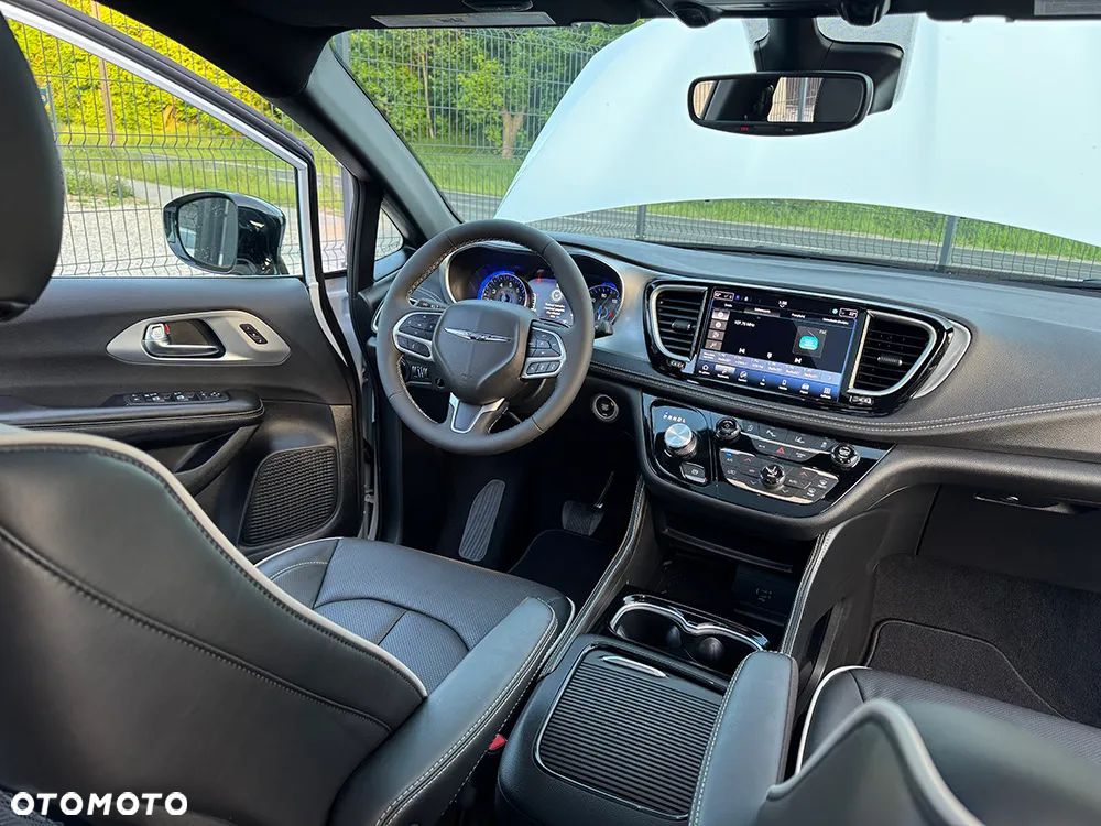 Chrysler Pacifica - 27