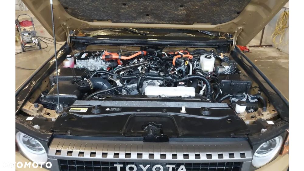 Toyota Land Cruiser - 20