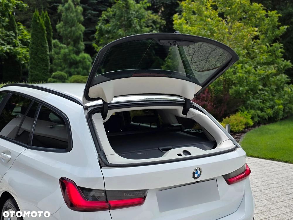 BMW Seria 3 318i M Sport sport - 28