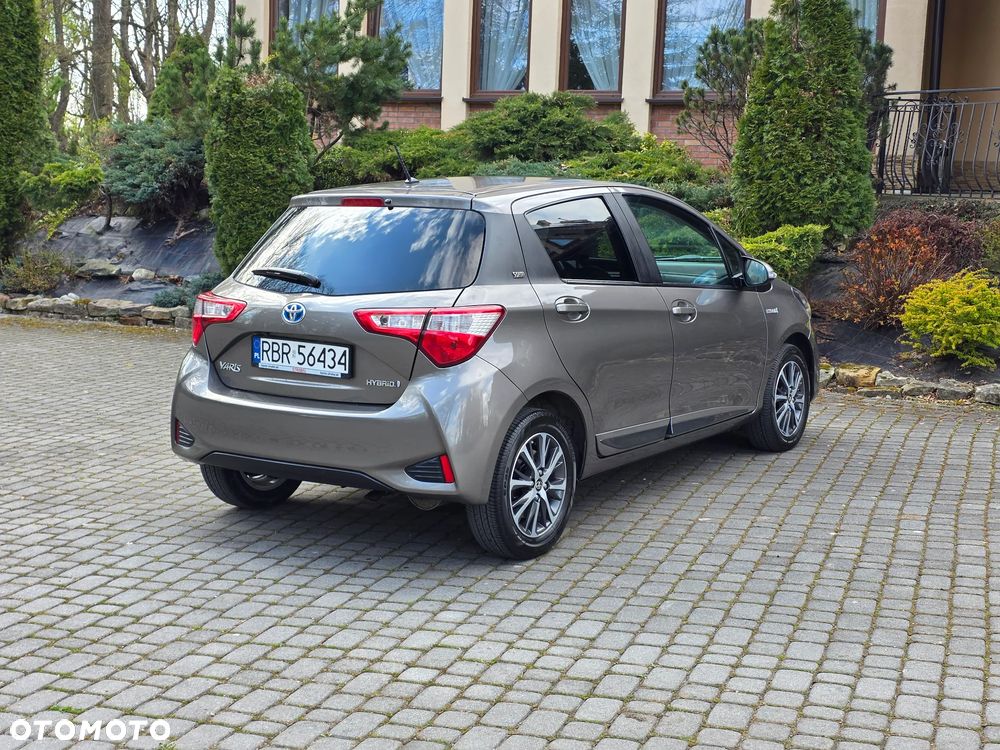 Toyota Yaris Hybrid 100 Premium - 31