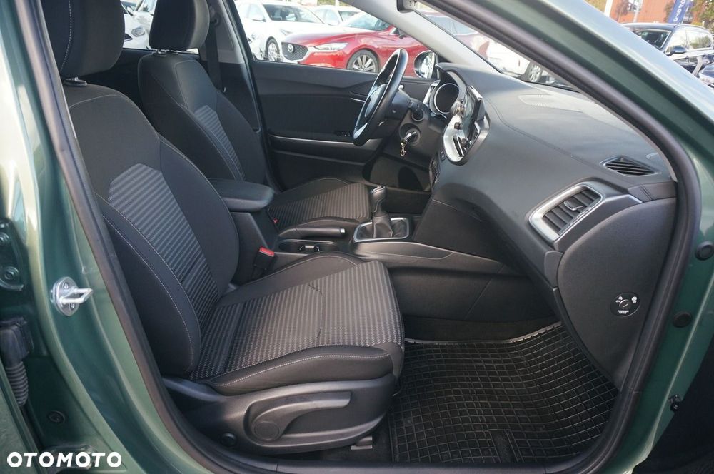 Kia Ceed 1.5 T-GDI M - 27