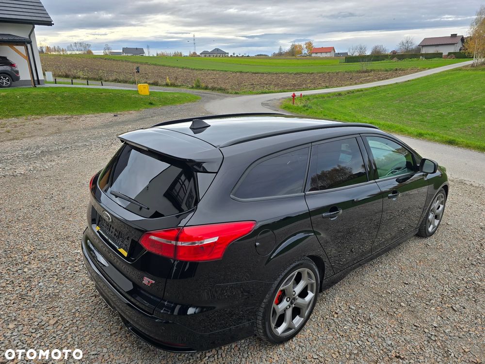 Ford Focus 2.0 EcoBoost ST mit Leder-Exclusiv-Paket - 30