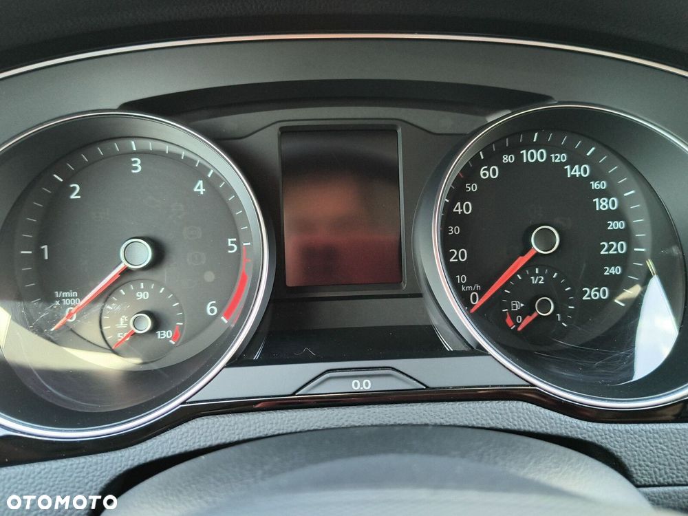 Volkswagen Passat - 25