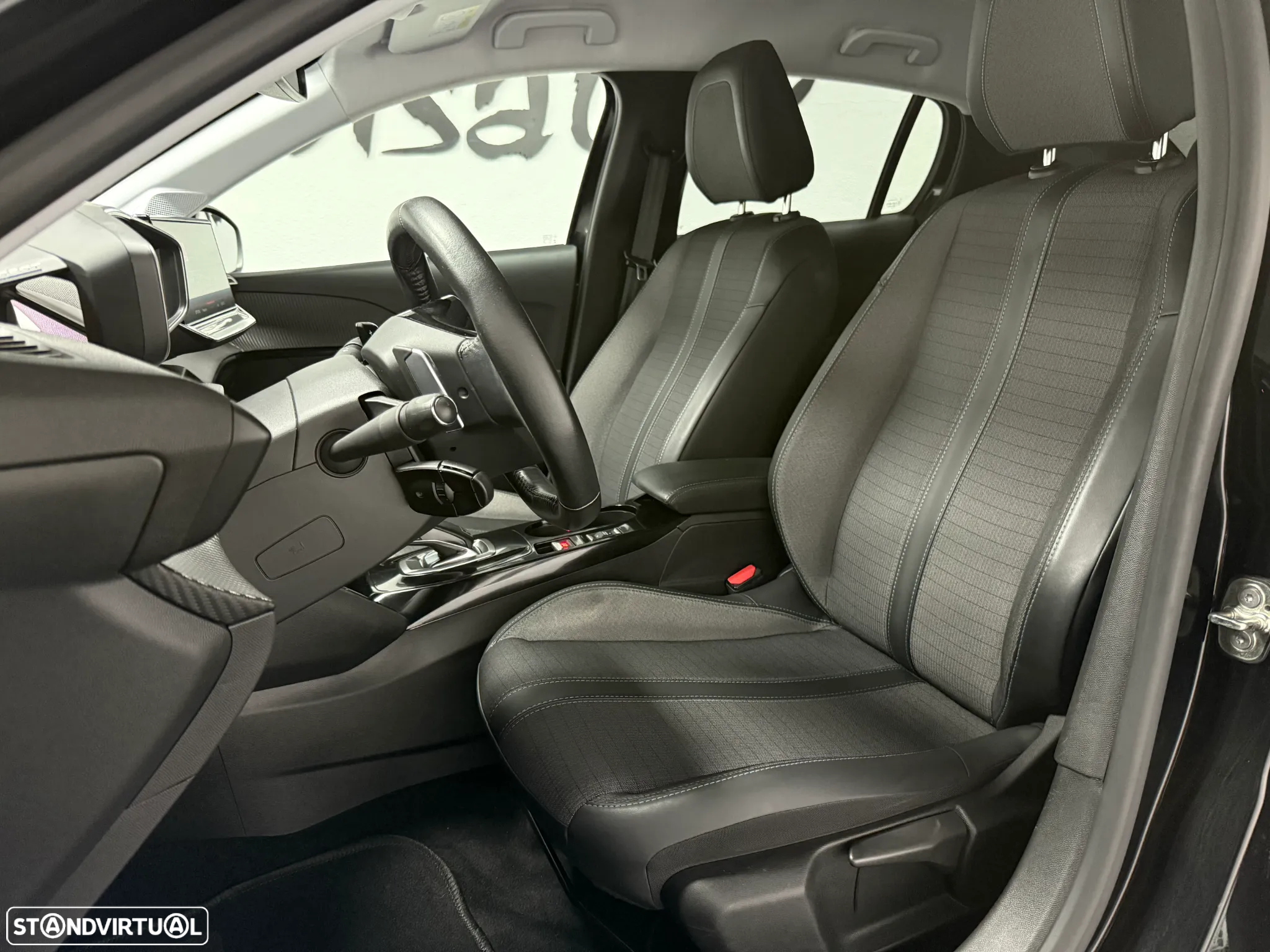 Peugeot 208 1.2 PureTech Allure EAT8 - 14