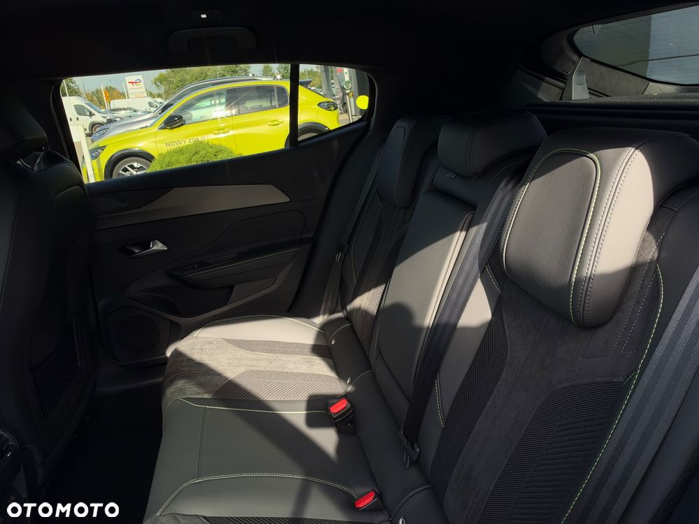 Peugeot 408 - 15