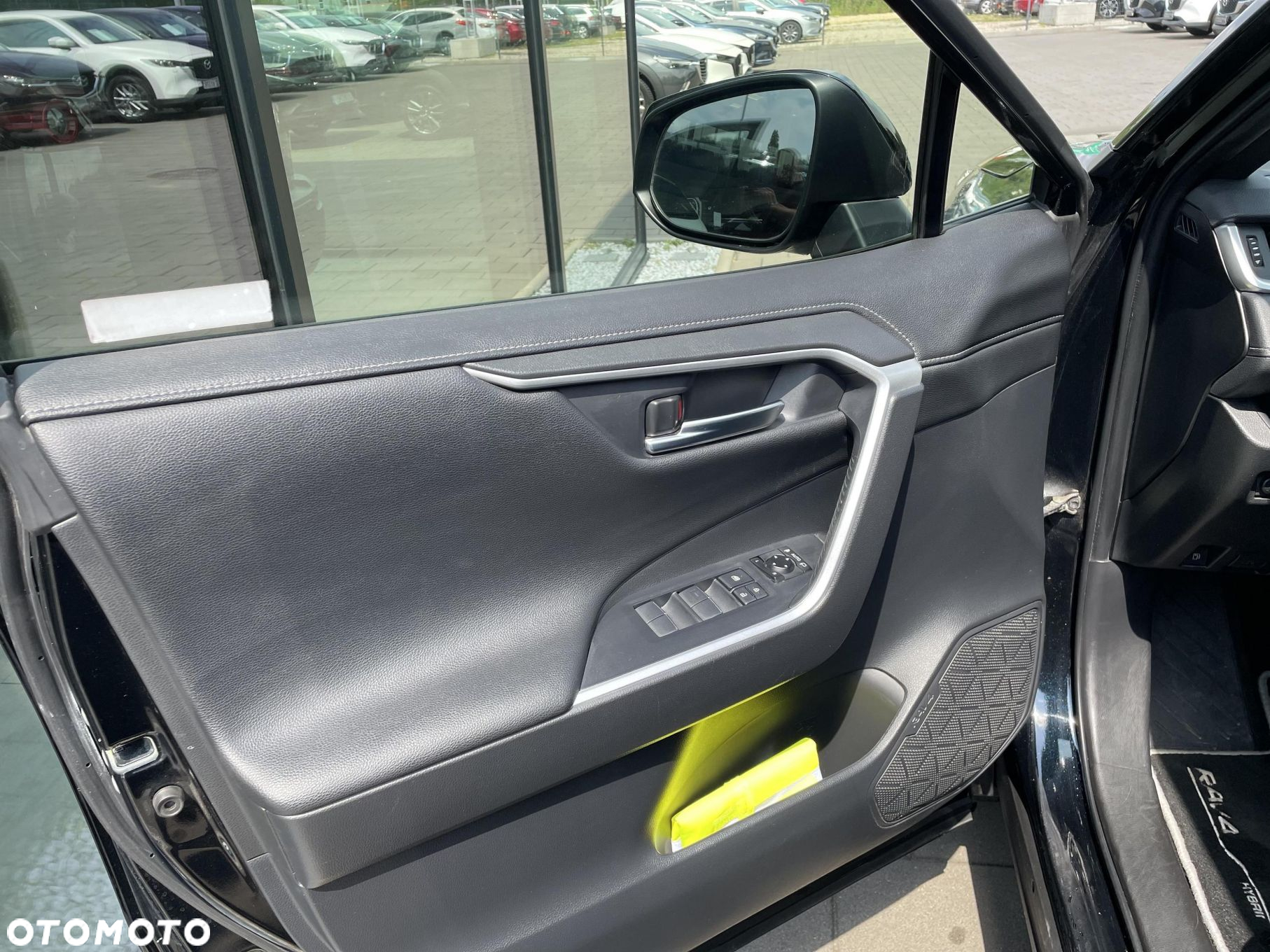 Toyota RAV4 2.5 Hybrid Black Edition by JBL 4x4 - 10