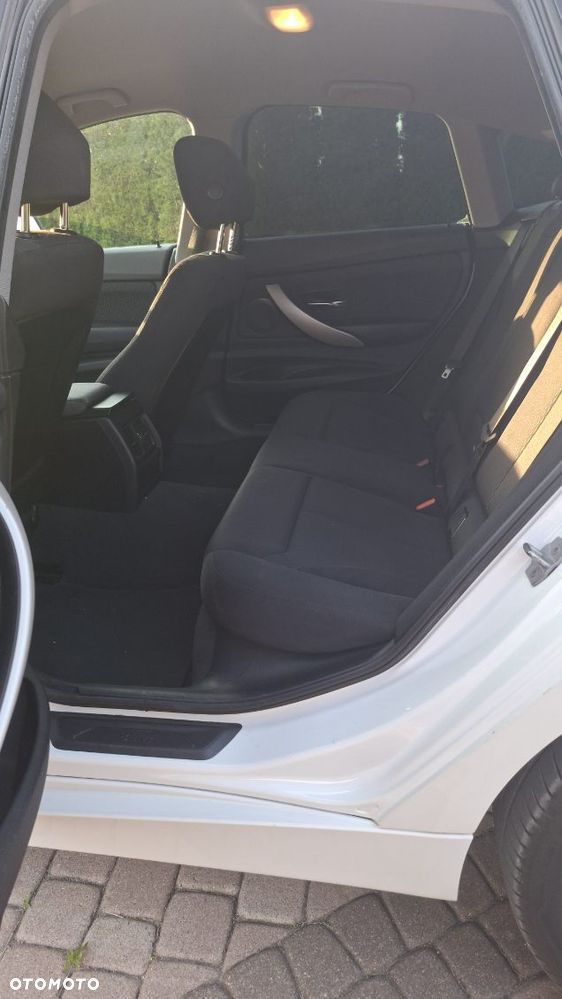 BMW Seria 3 318d - 12