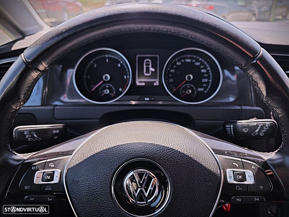 VW Golf 1.6 TDI Confortline - 16