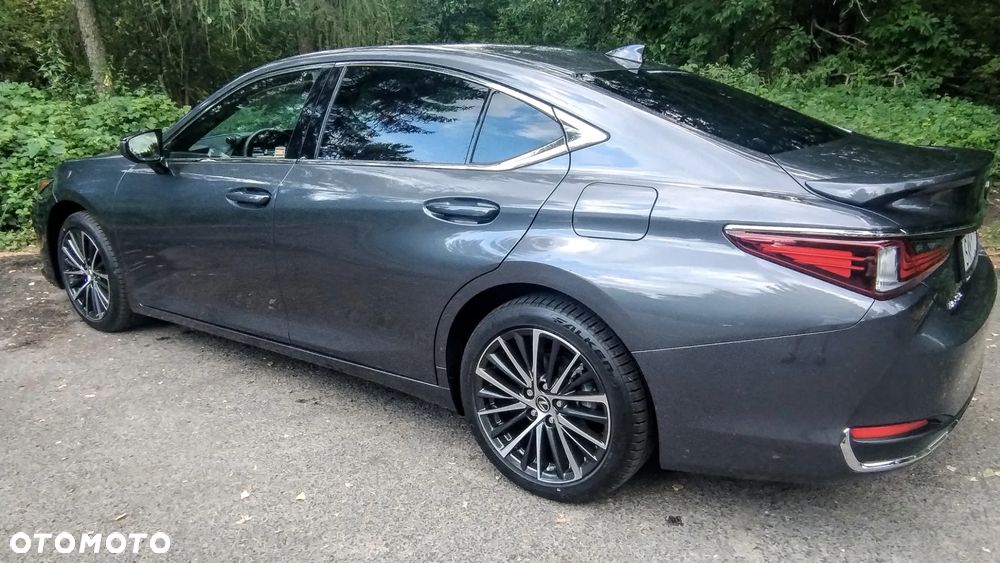 Lexus ES 300h Business Edition - 12