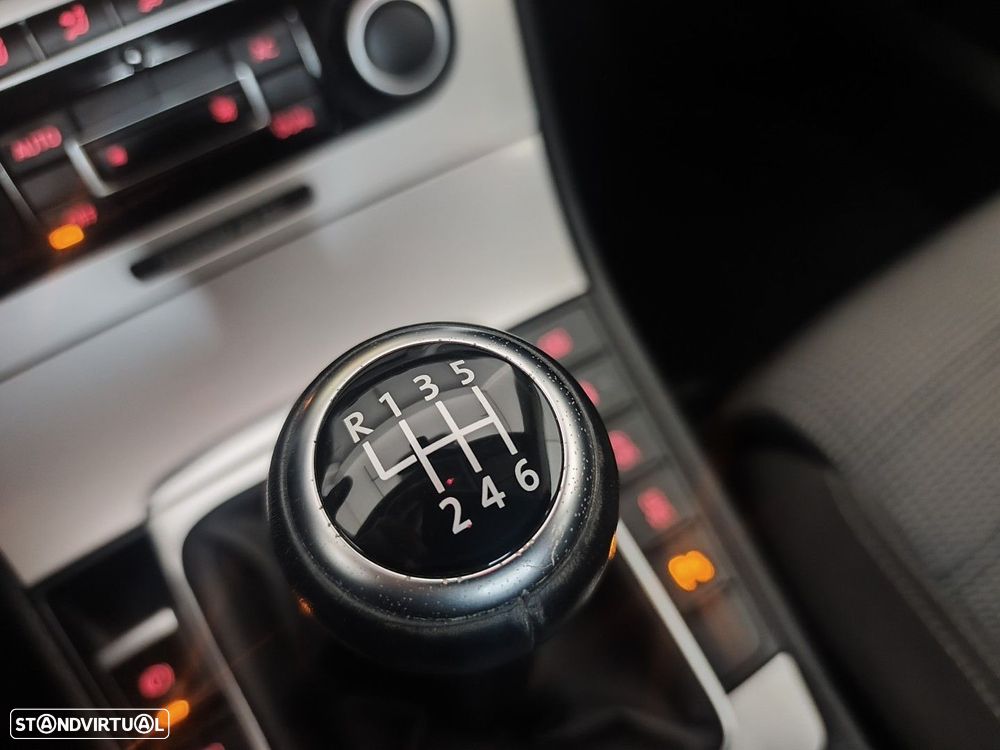 VW Passat CC 2.0 TDi BlueMotion - 23