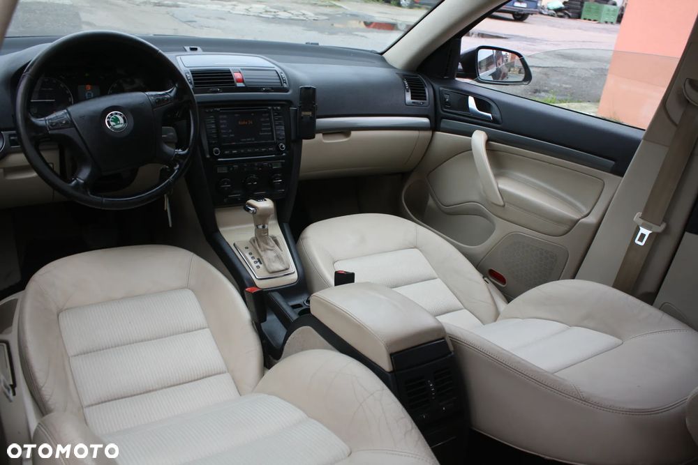 Skoda Octavia Combi 2.0 TDI DSG Laurin & Klement - 18