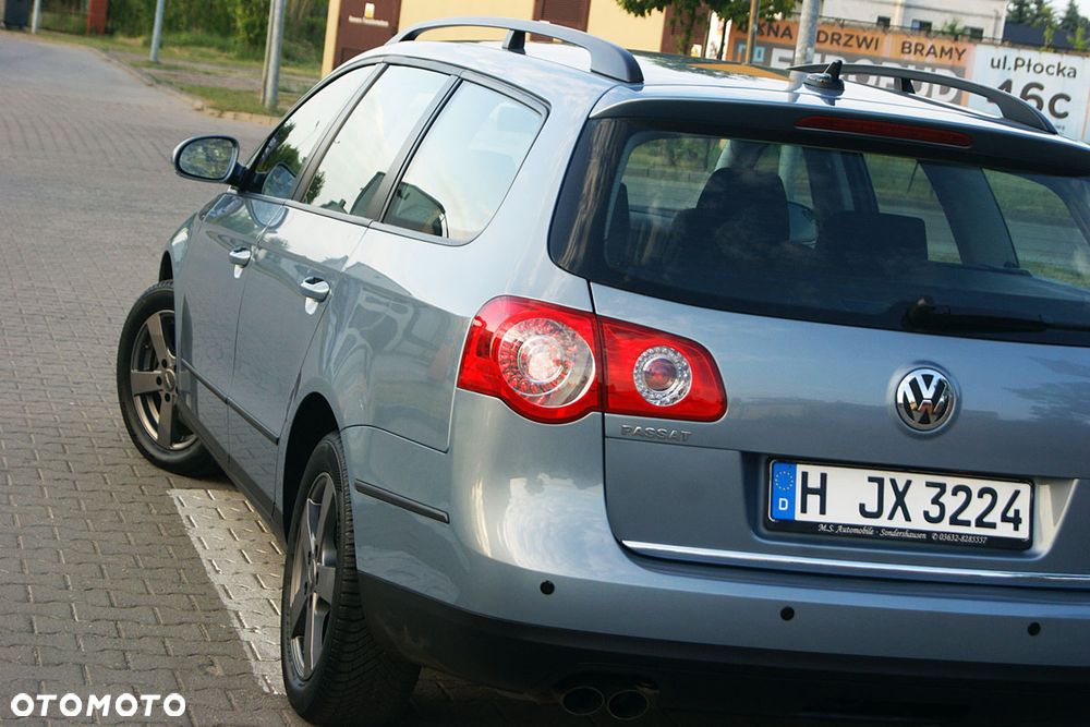 Volkswagen Passat 2.0 TDI DPF BlueMotion Technology Comfortline - 20