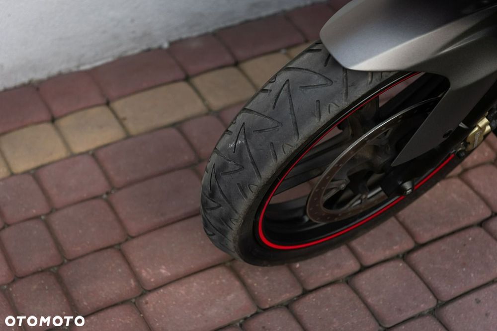 Yamaha YZF - 8