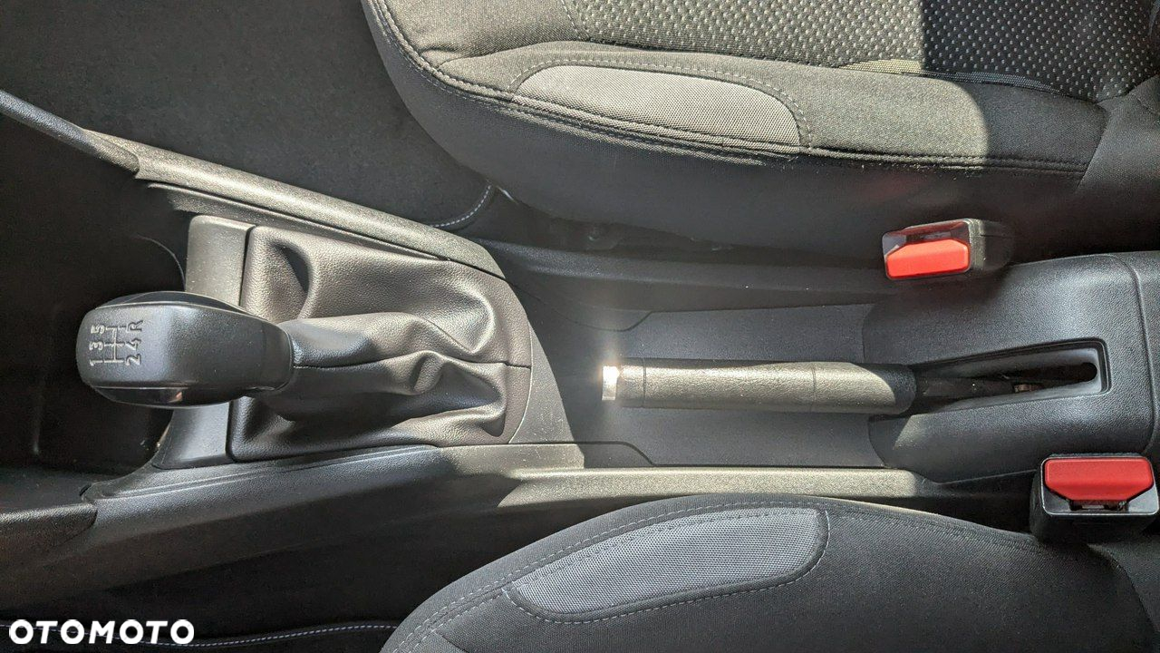 Peugeot 208 - 30