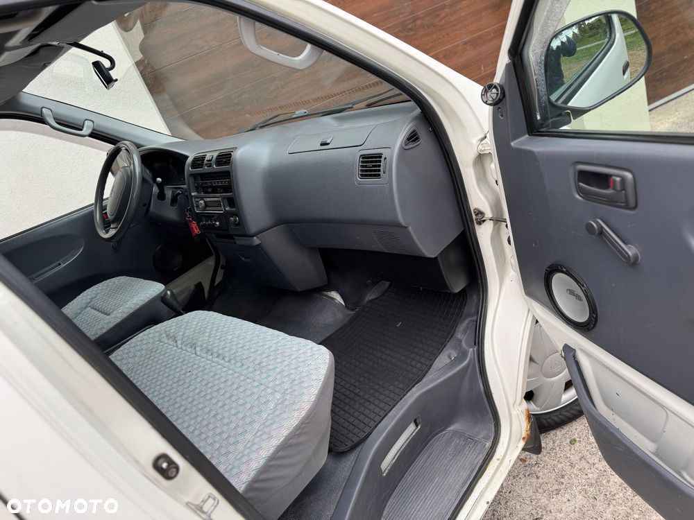 Toyota Hiace Standard - 15