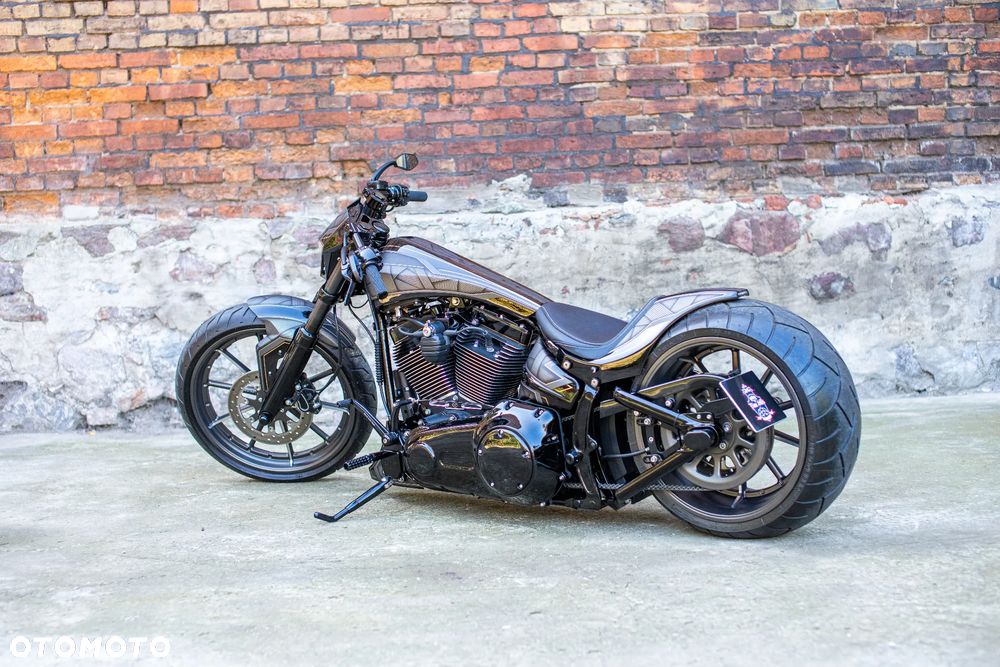 Harley-Davidson Softail Breakout - 12