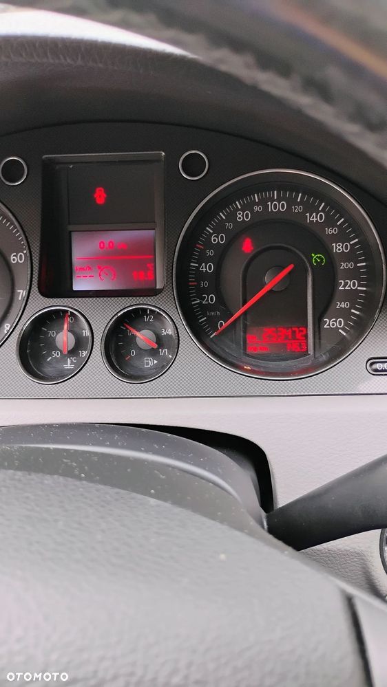 Volkswagen Passat 2.0 FSI Comfortline - 9