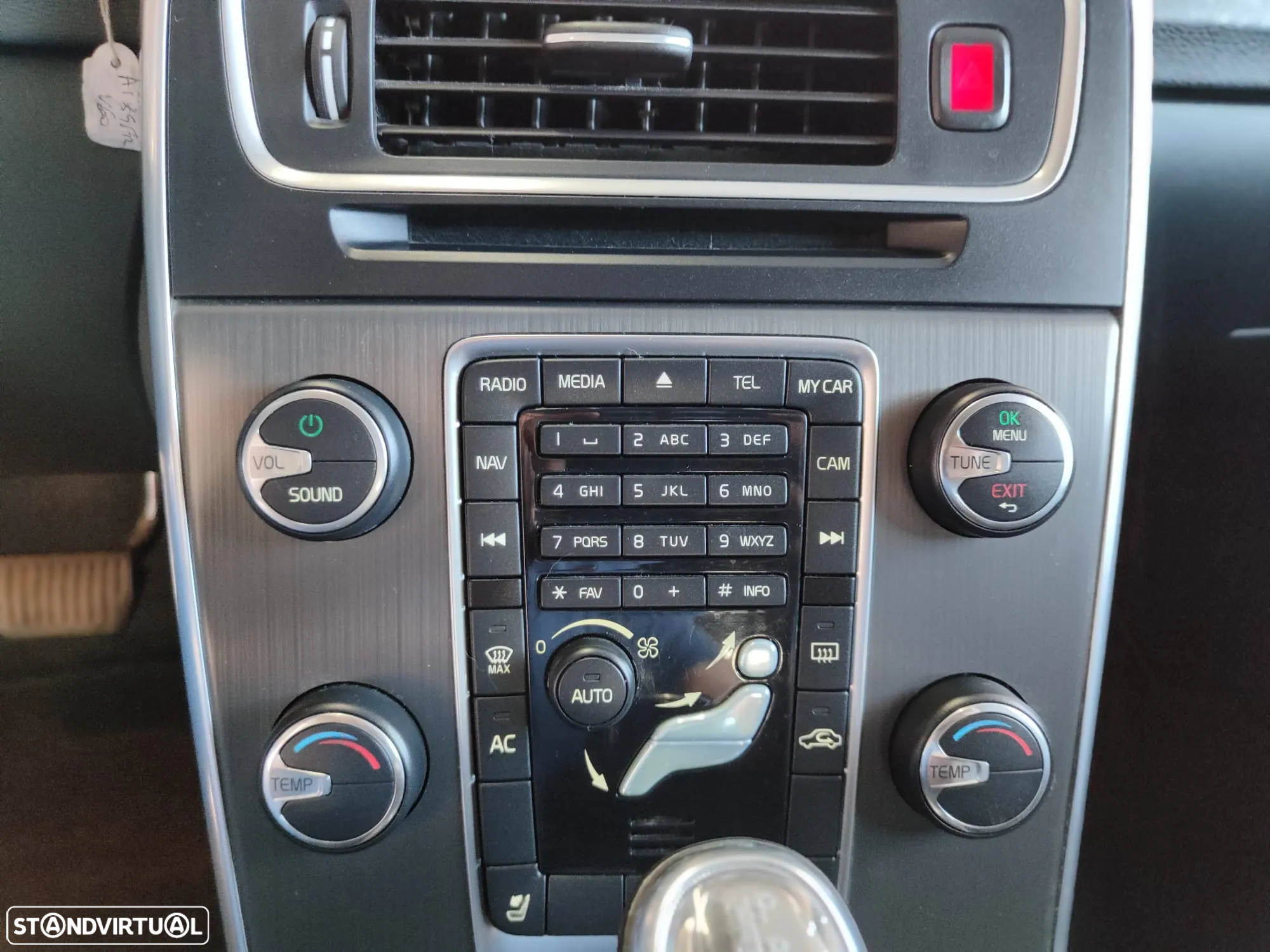 Volvo V60 D3 Geartronic Summum - 32
