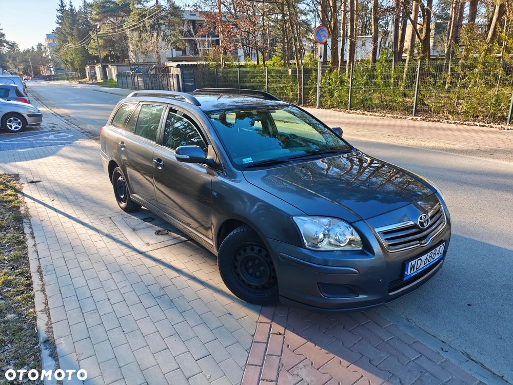 Toyota Avensis 2.0 D-4D Luna - 2