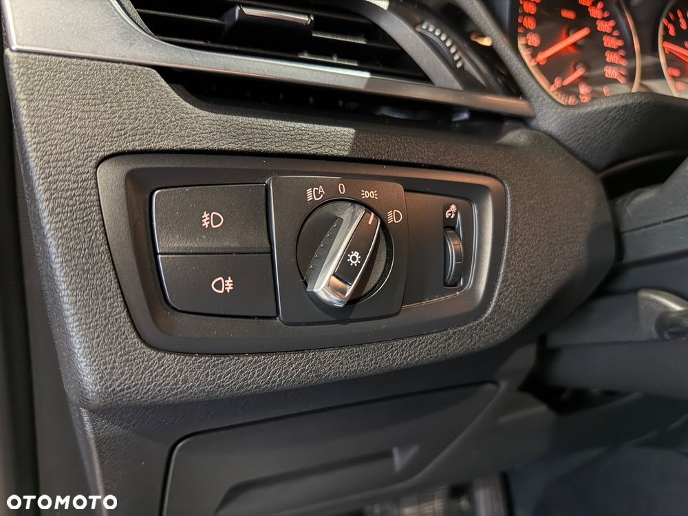 BMW X1 sDrive18i Advantage - 16