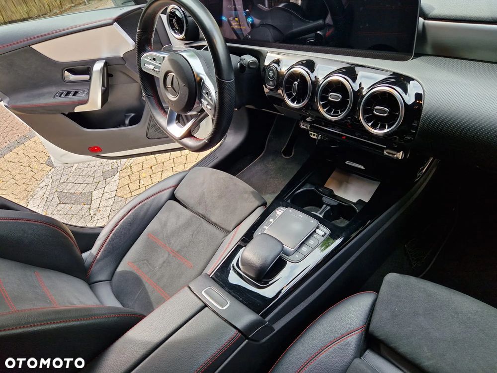 Mercedes-Benz CLA 200 AMG Line 7G-DCT - 17