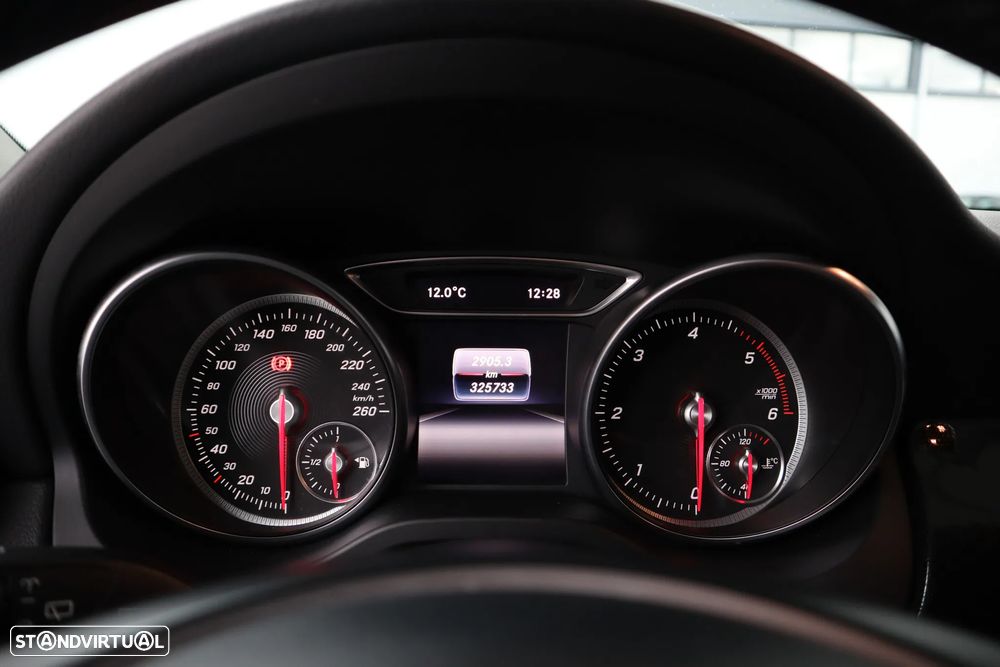 Mercedes-Benz CLA 180 d BlueEFFICIENCY Edition - 22