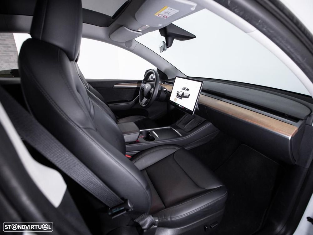 Tesla Model Y Performance Dual Motor AWD - 11