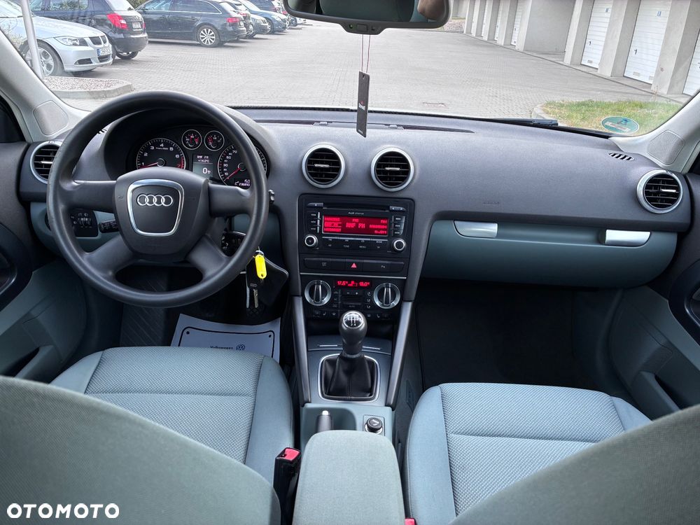 Audi A3 3-drzwiowe 1.6 Attraction - 9