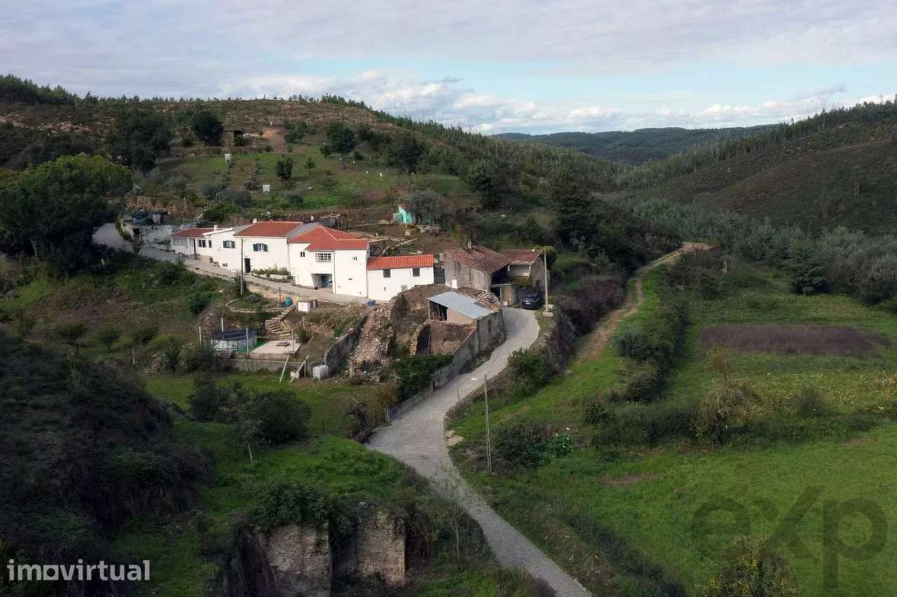 Conjunto de Casas em Pedra com Potencial de Investimento – Aldeia das - Grande imagem: 2/47