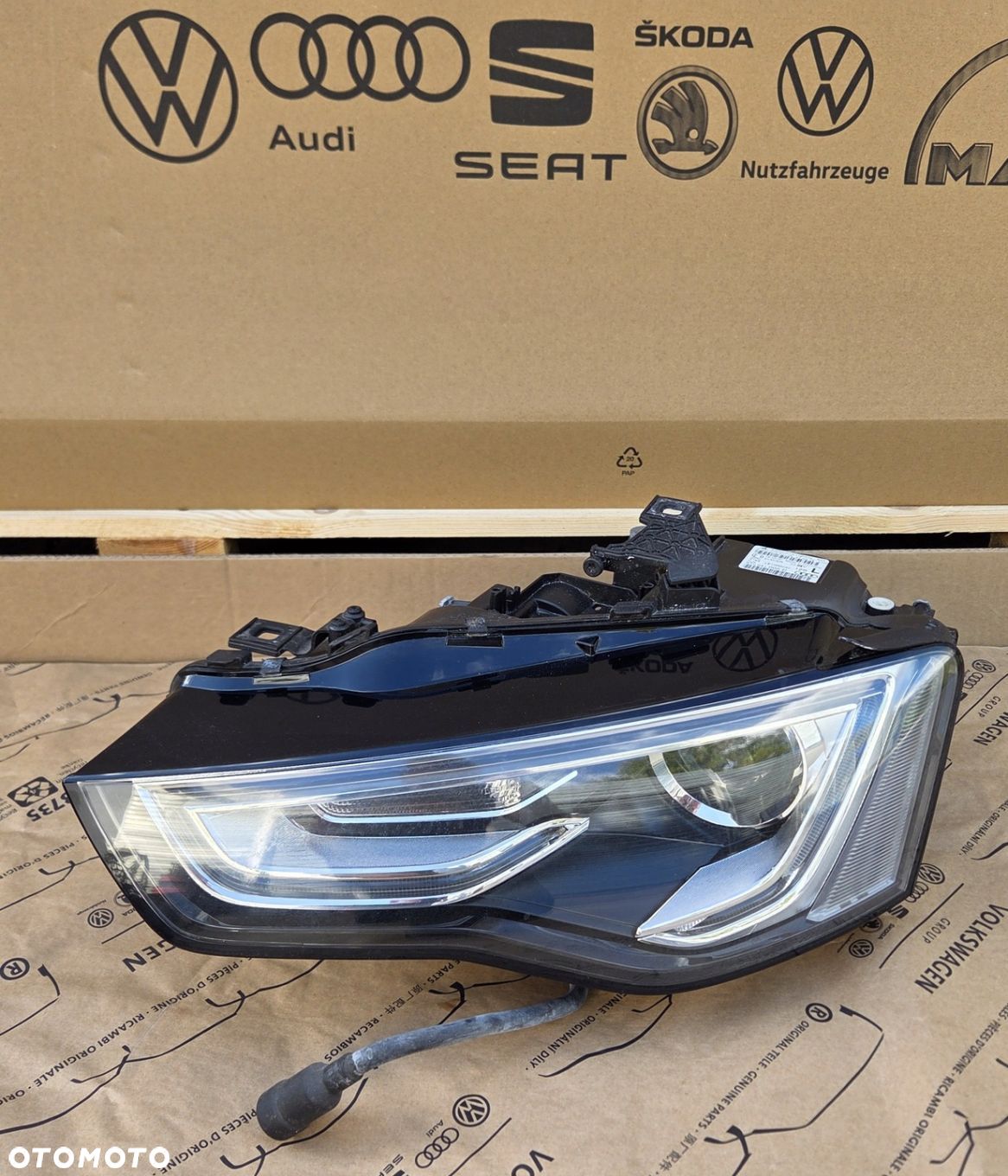 AUDI A5 8T LIFT LAMPA LEWY PRZÓD BI XENON NIE SKRĘTNA KOMPLETNA 8T0941005C - 1