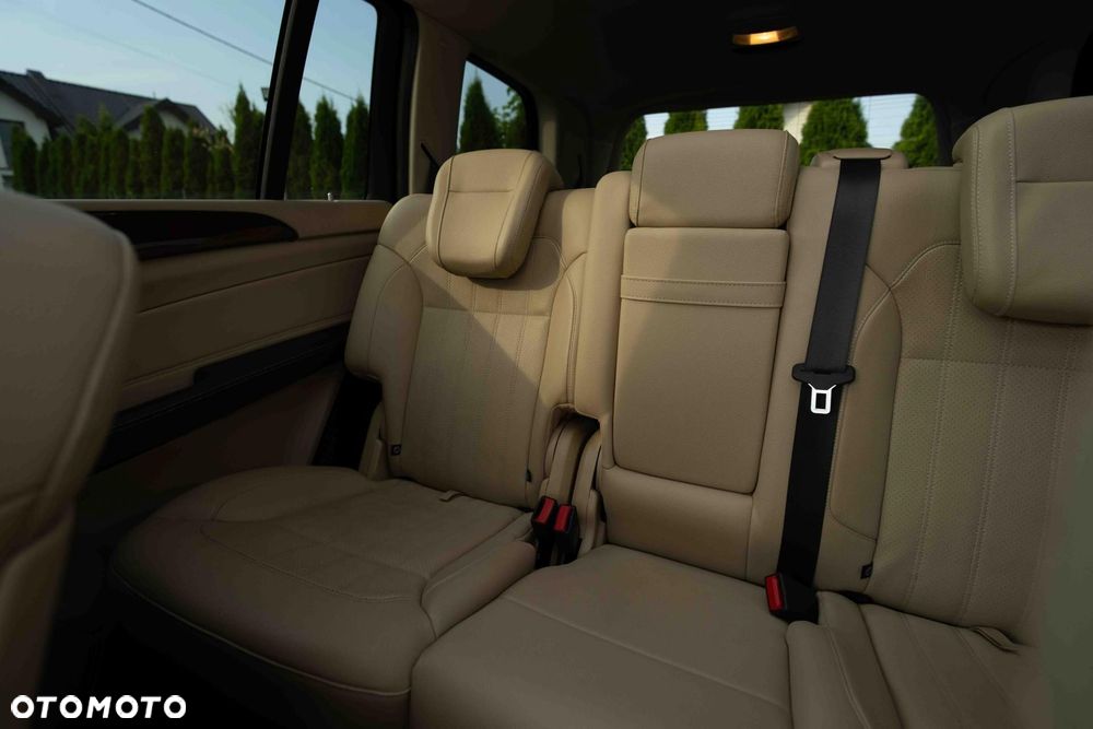 Mercedes-Benz GLS - 17