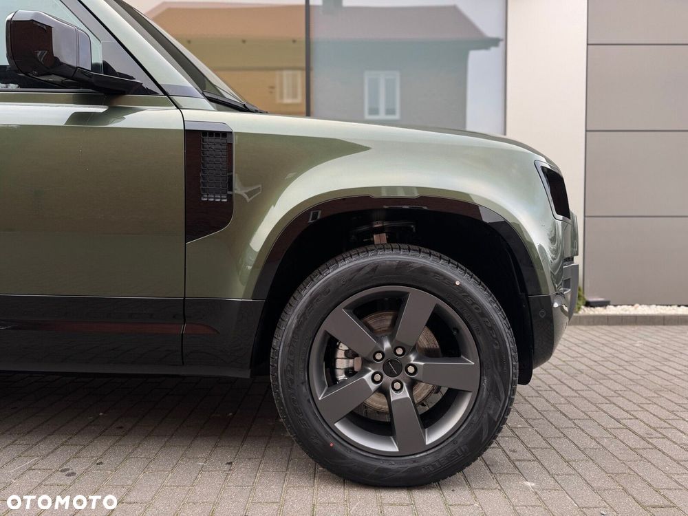 Land Rover Defender - 4
