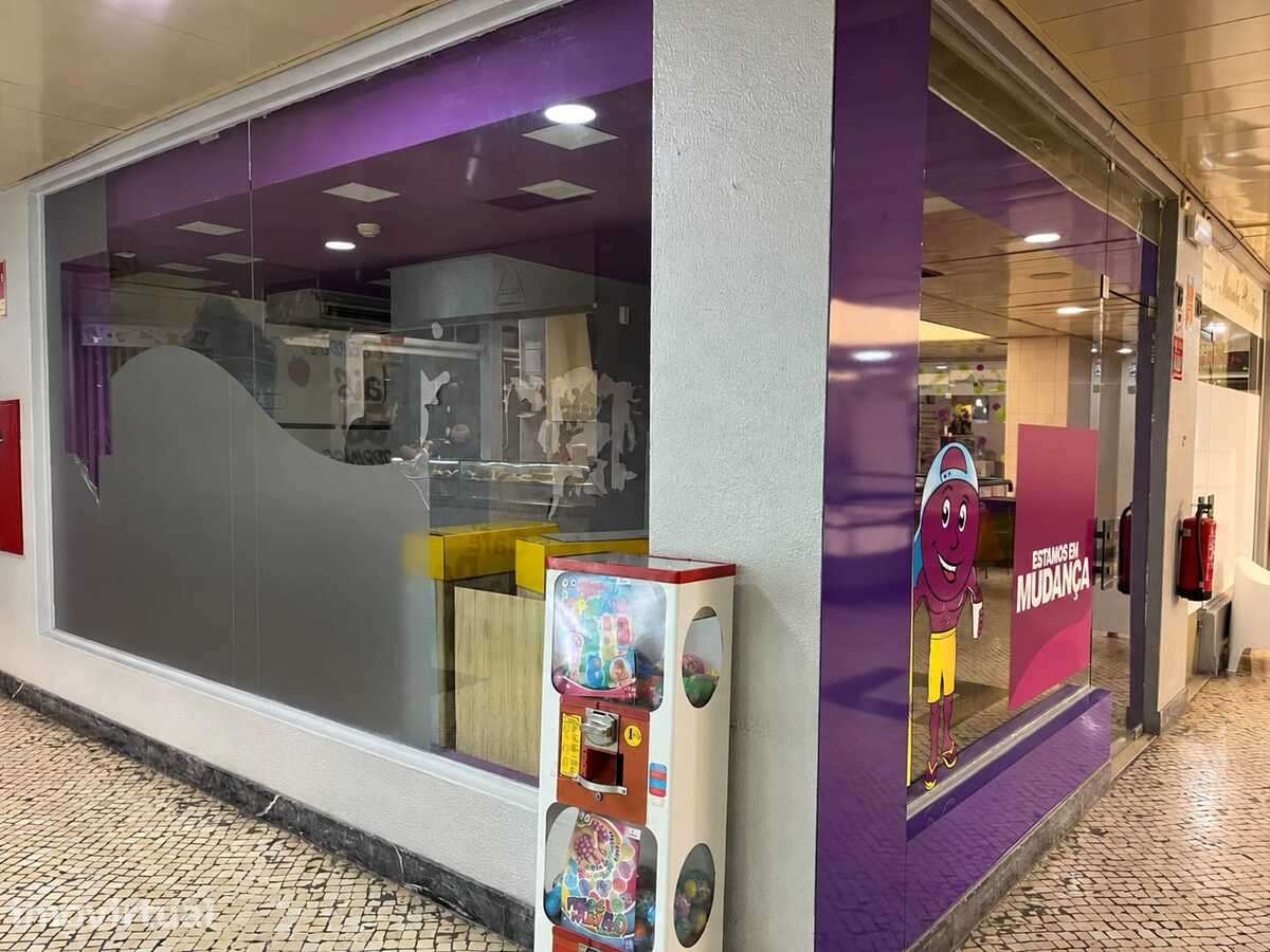Loja Comercial no Lumiar com Extração de Fumos