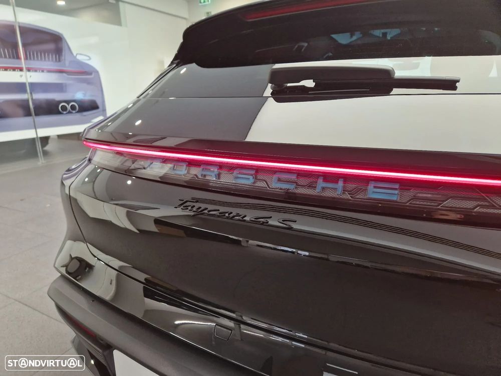 Porsche Taycan Cross Turismo 4S - 7