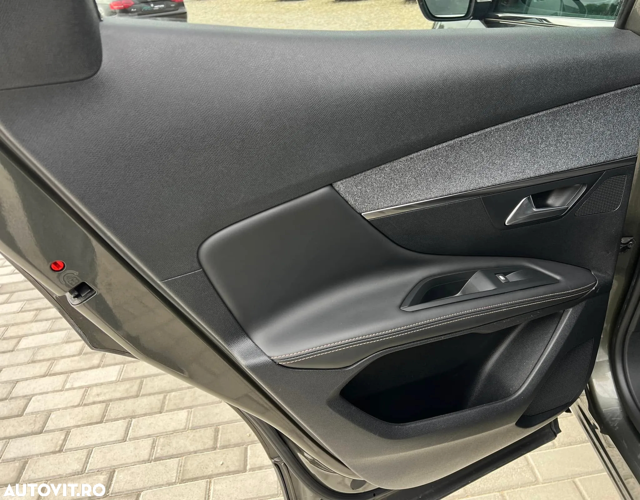 Peugeot 3008 1.6 BlueHDI S&S EAT6 GT-Line - 18