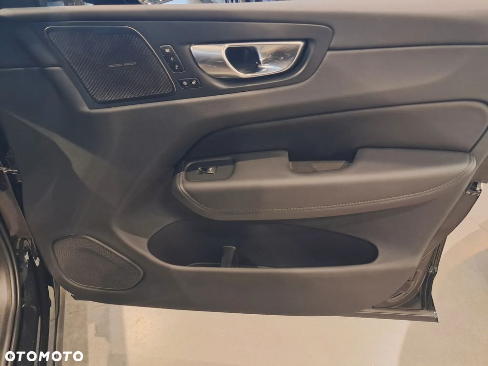 Volvo XC 60 B5 B AWD Plus Dark - 21