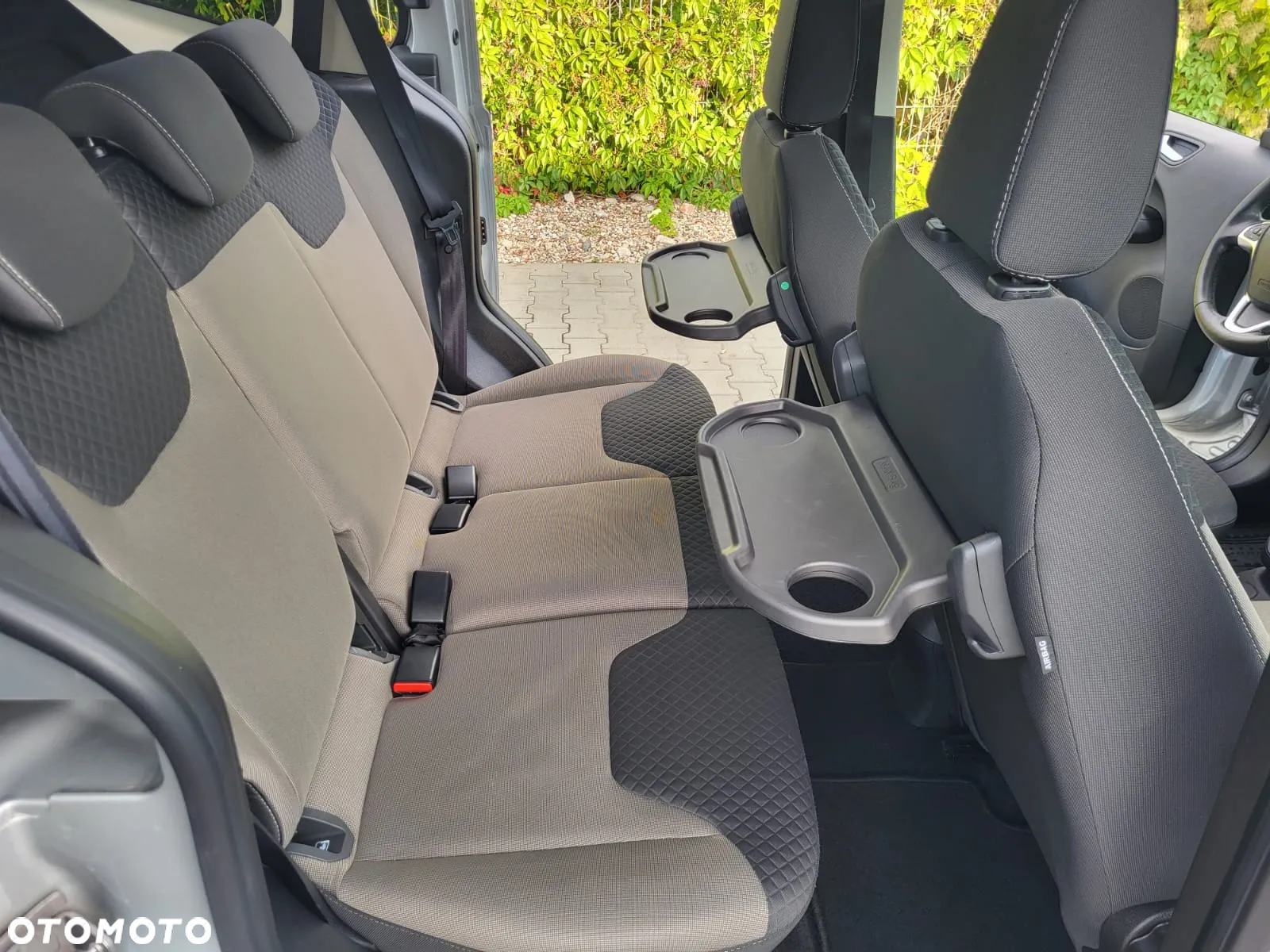 Ford Tourneo Courier ver-1-5-tdci-titanium - 10