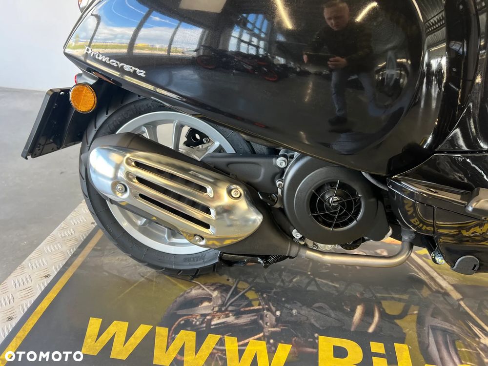 Piaggio Vespa - 33