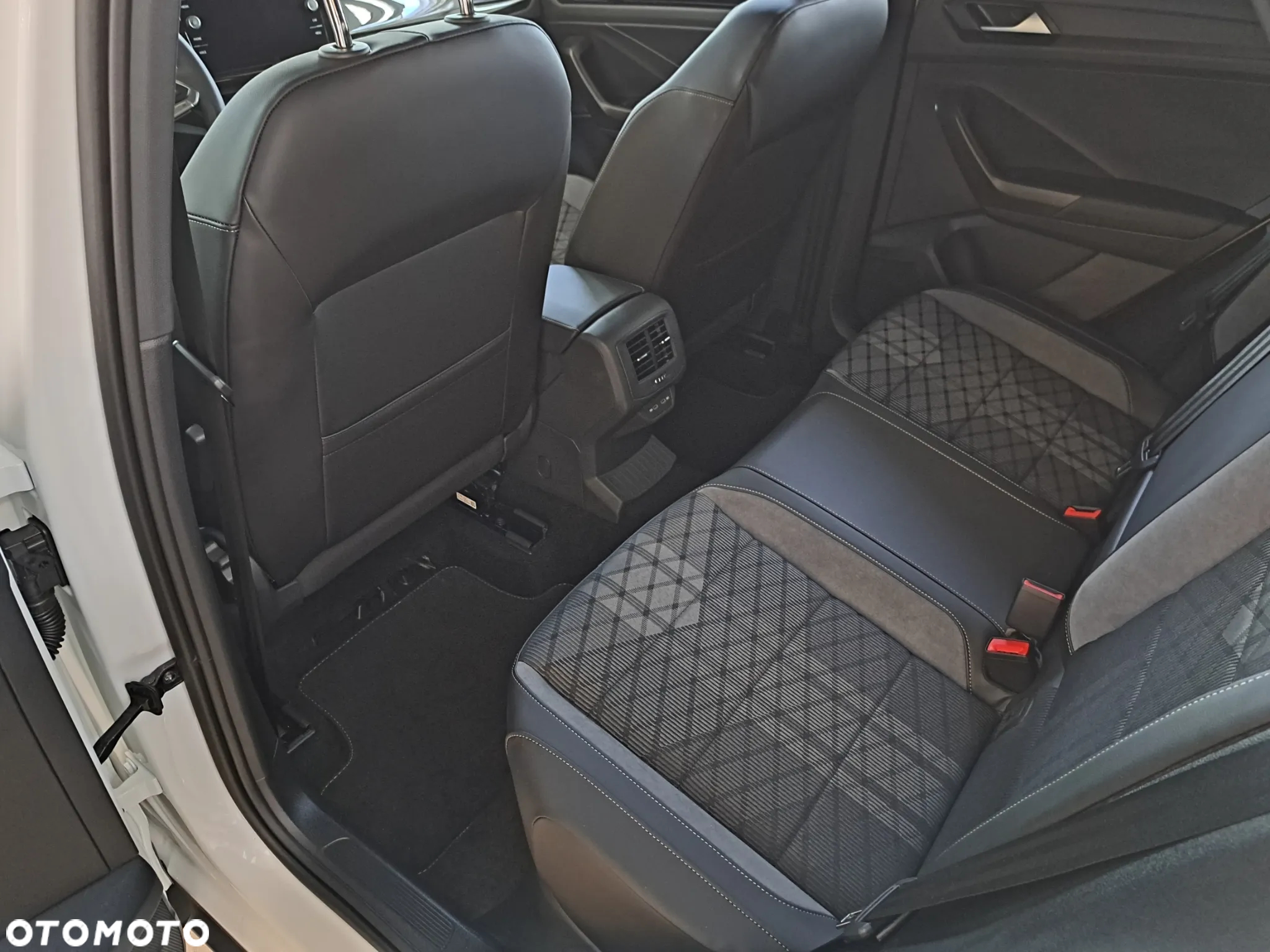 Volkswagen T-Roc 1.5 TSI R-Line Plus DSG - 11