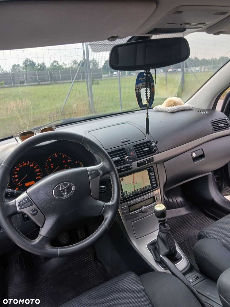 Toyota Avensis - 2