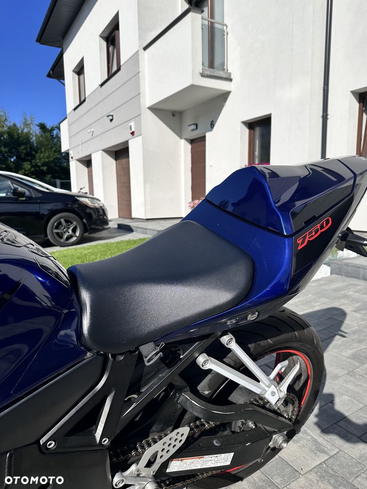 Suzuki GSX-R - 12
